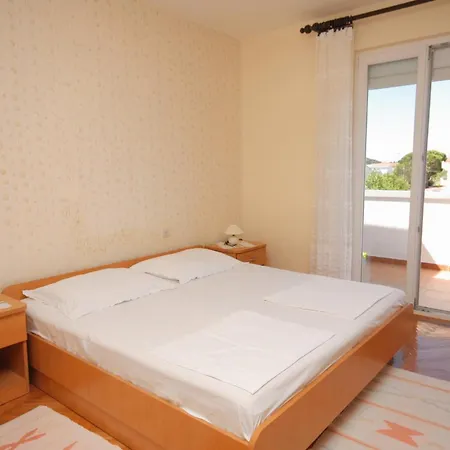 Apartamento With Parking Space Palit, Rab - 4957 *